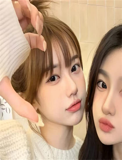 饥渴难耐的浪荡艳妇在线观看_两女一杯在线观看_楼下的那个女人